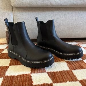 Sincerely Jules Hippie Chelsea Boots - Size 9